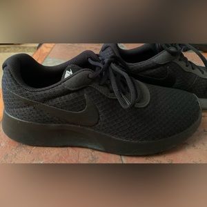 NWOT Nike Women’s Tanjun Running Shoes